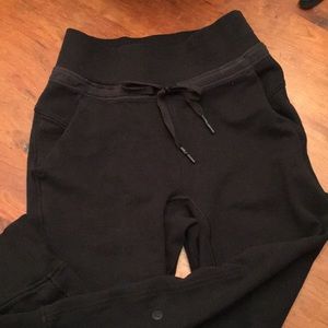Lululemon crop joggers